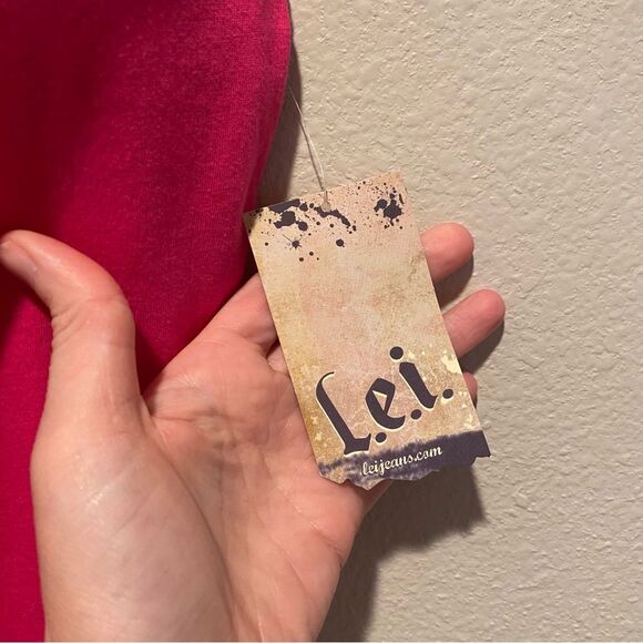 Lei Tank hot pink size medium Strappy padded built in shelf bra size medium - Picture 3 of 9